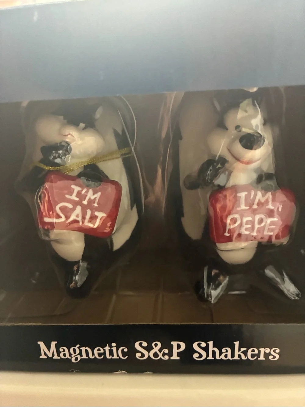 New in Box Looney Tunes Pepé Le Pew & Penelope Pussycat  salt and pepper shakers